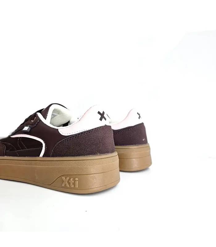 Deportivas Xti mujer marrón plataforma ligera 2,5 cm, trasera