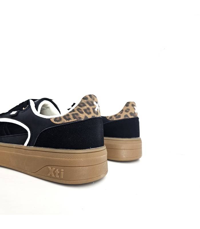 Detalle animal print zapatillas Xti mujer negras