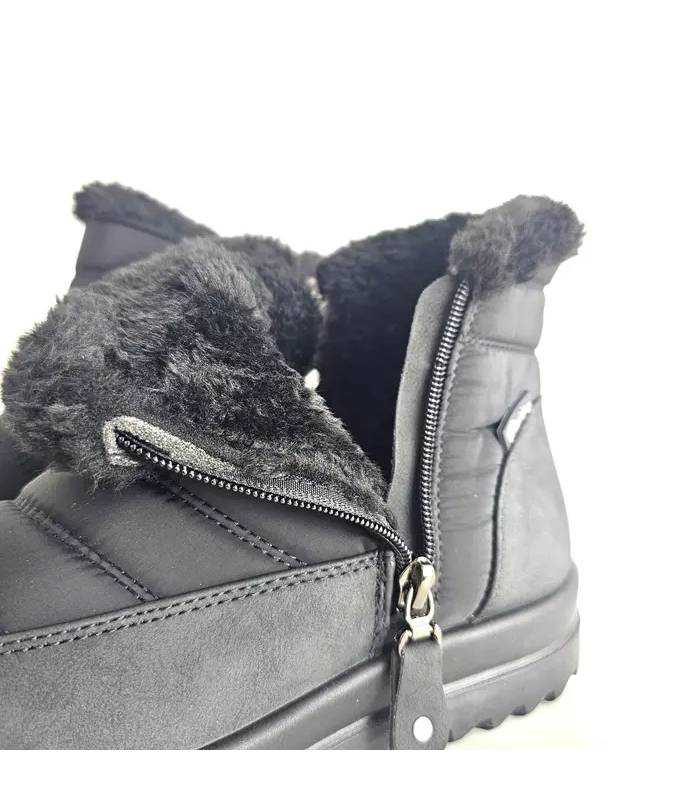 Detalle forro de pelo y cremallera botines Treintas mujer