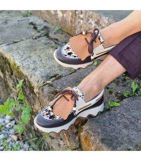 mocasín Nival mujer con pala camel y plataforma crema ondulada