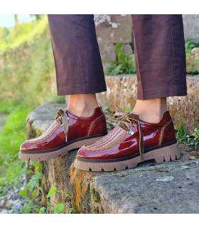 Zapatos charol burdeos mujer Nival con plataforma track puestos