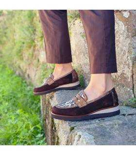 mocasines cuña mujer piel Nival puestos con pantalon marron
