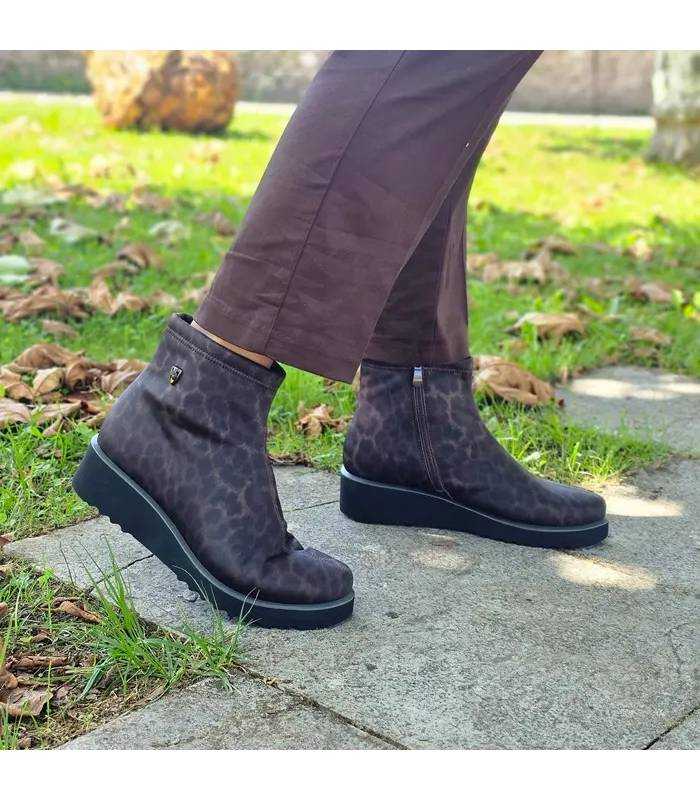Botines Treintas mujer waterproof animal print con cuña puestos