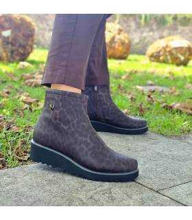 Botines Treintas waterproof mujer cómodos animal print oscuro puestos