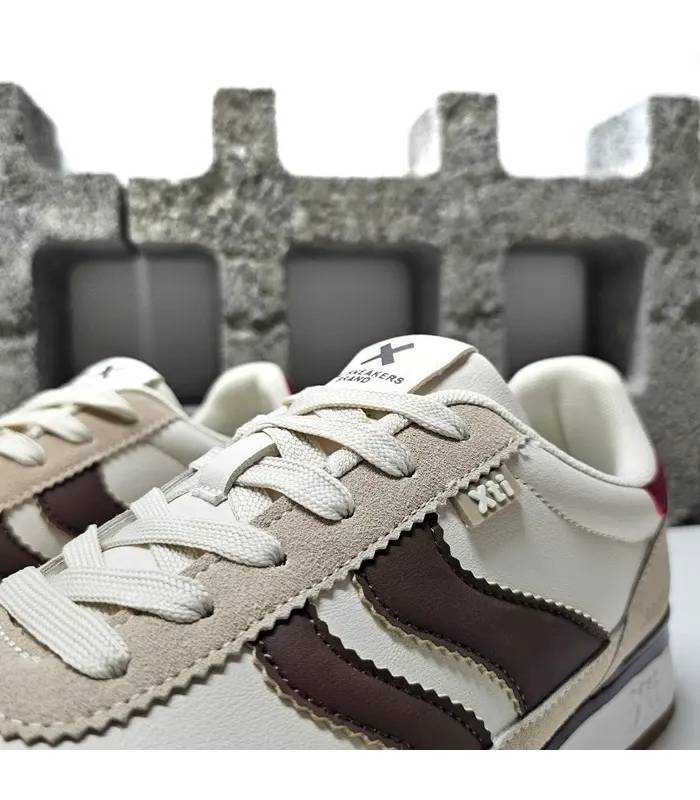 Detalle cordones zapatillas XTI hombre color beige