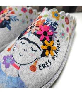 Detalle flores zapatillas mujer Frida Salvi Confort