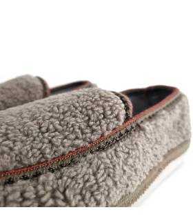 Detalle borreguito zapatillas mujer mocasín Salvi taupe