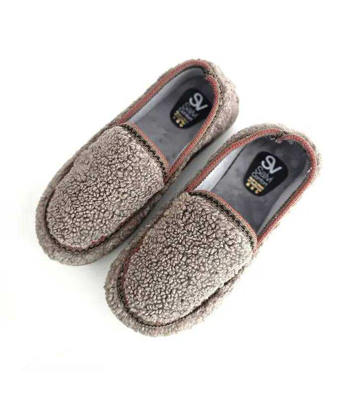 Zapatillas mocasín mujer Salvi vista trasera taupe