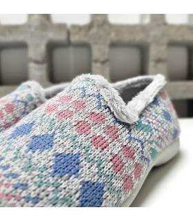 Detalle pelito zapatillas Cabrera mujer pastel