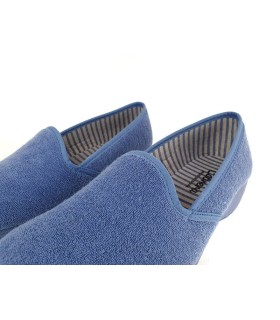 zapatillas de casa de mujer en tela de rizo azul claro con cuña fabricada por Cabrera