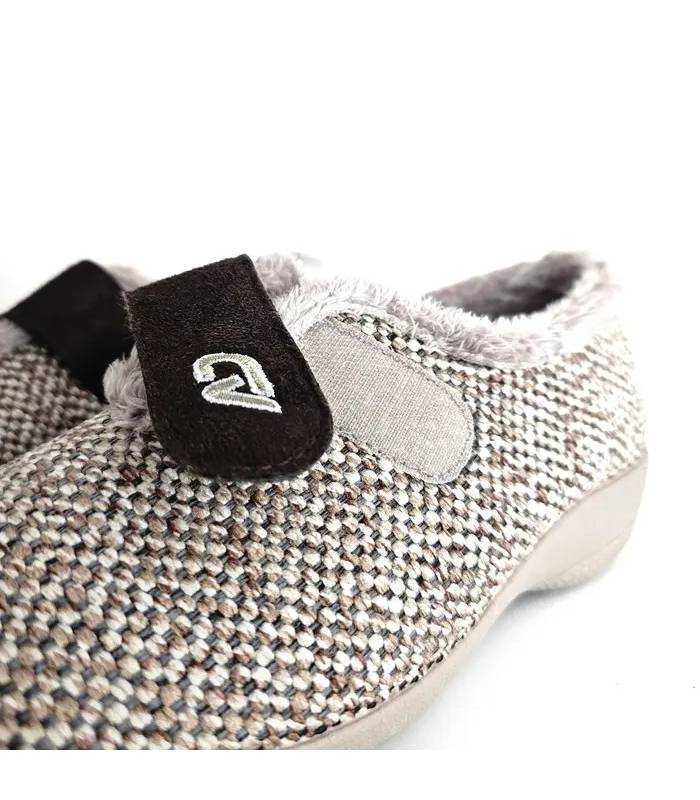 Detalle velcro zapatillas Cabrera mujer beige