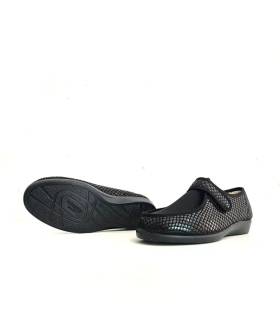 Piso de goma antideslizante en zapatillas Confort Doctor Cutillas color negro