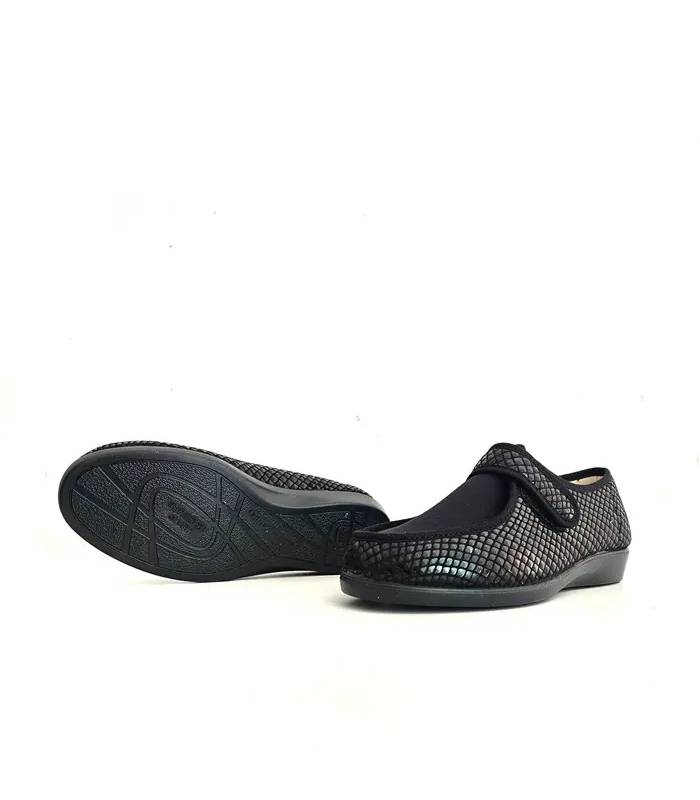 Piso de goma antideslizante en zapatillas Confort Doctor Cutillas color negro
