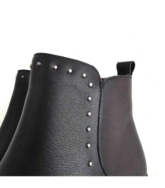 Detalle tachuelas botines mujer Happy Monk