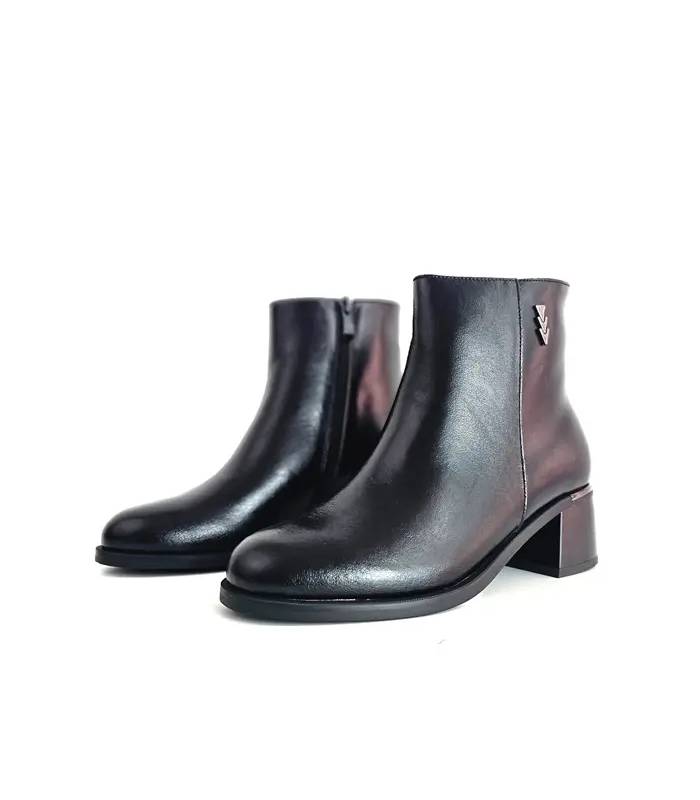 Botines Treintas mujer negros piel vista frontal