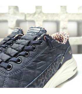 Detalle Skechers Slip-ins mujer negras animal print