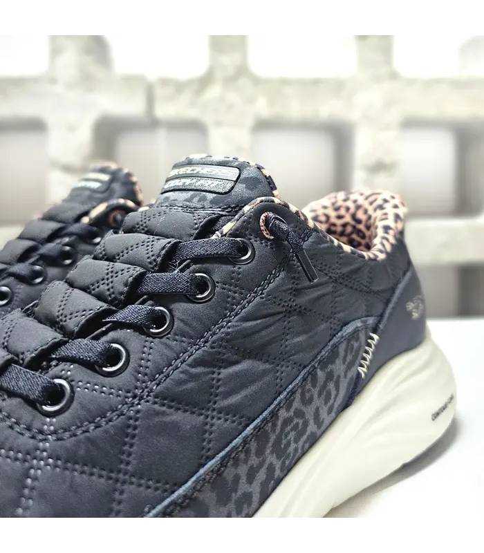 Detalle Skechers Slip-ins mujer negras animal print