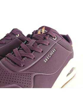 Detalle Skechers UNO Golden Air mujer granate