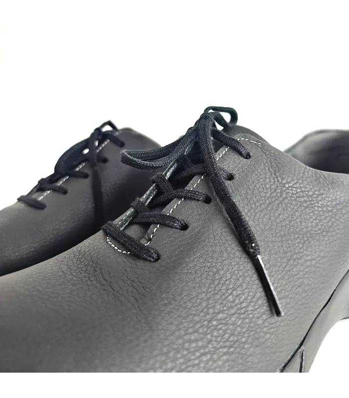 Detalle zapatos mujer negros cordones Suave Michelle