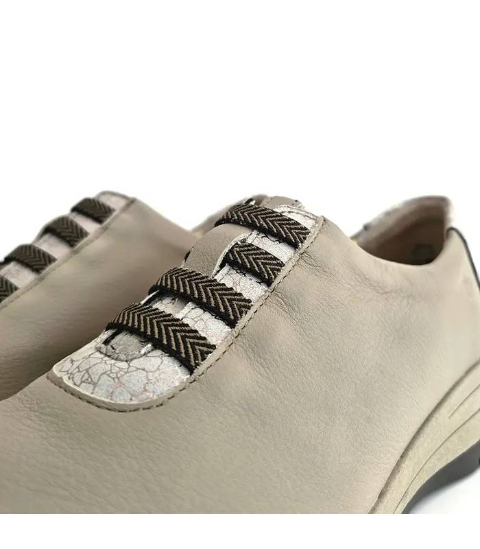 Detalle zapatos mujer sin cordones Suave Úrsula