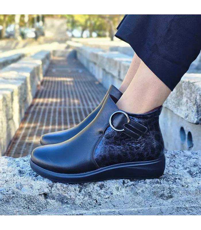 Botines mujer cuña Treintas  puestos combinados con pantalon negro