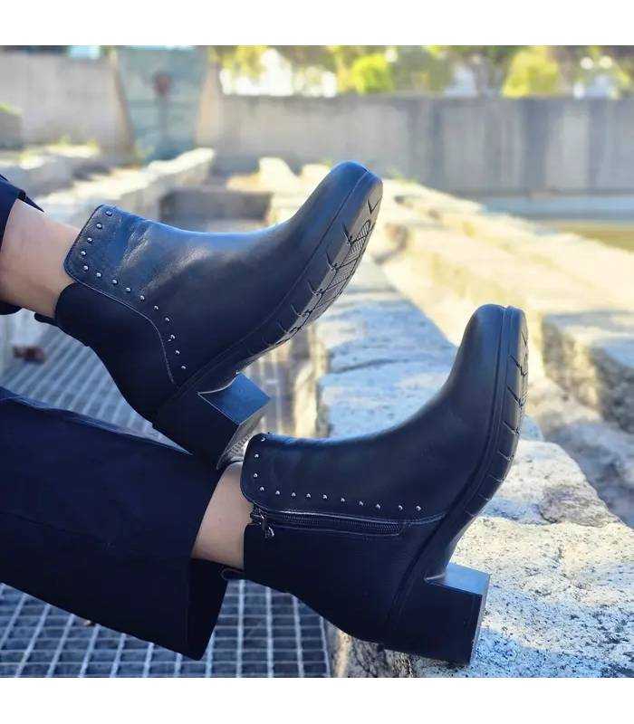 Botines negros mujer Happy Monk tachuelas discretas puestos