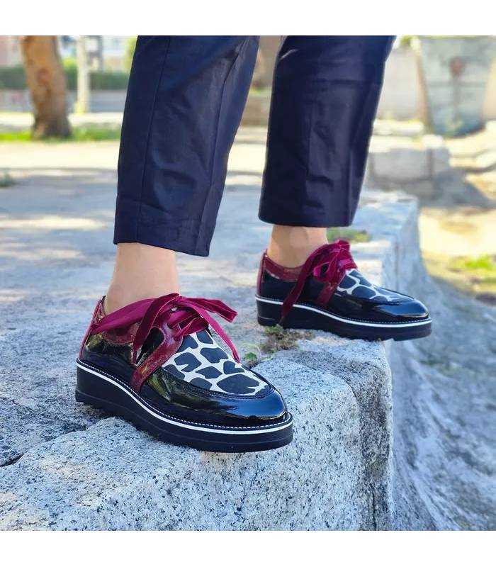 zapatos Nival Jerez mujer cuña ligera puestos con pantalon negro
