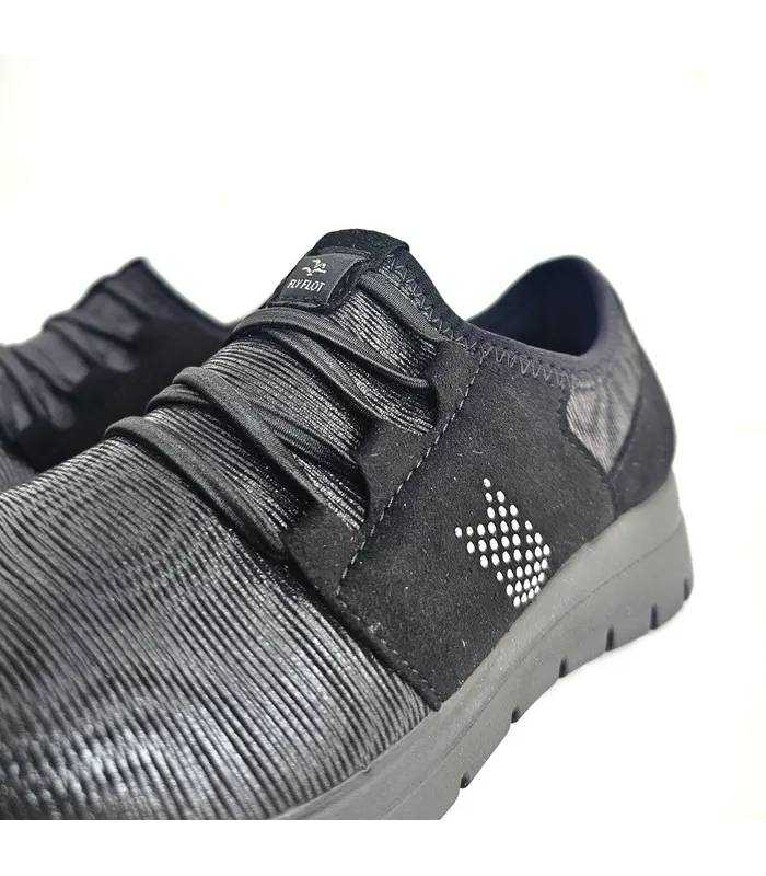 Detalle cordones elásticos zapatos FlyFlot mujer