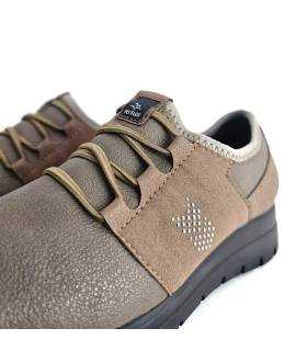 Detalle zapatos FlyFlot mujer beige cordones elásticos