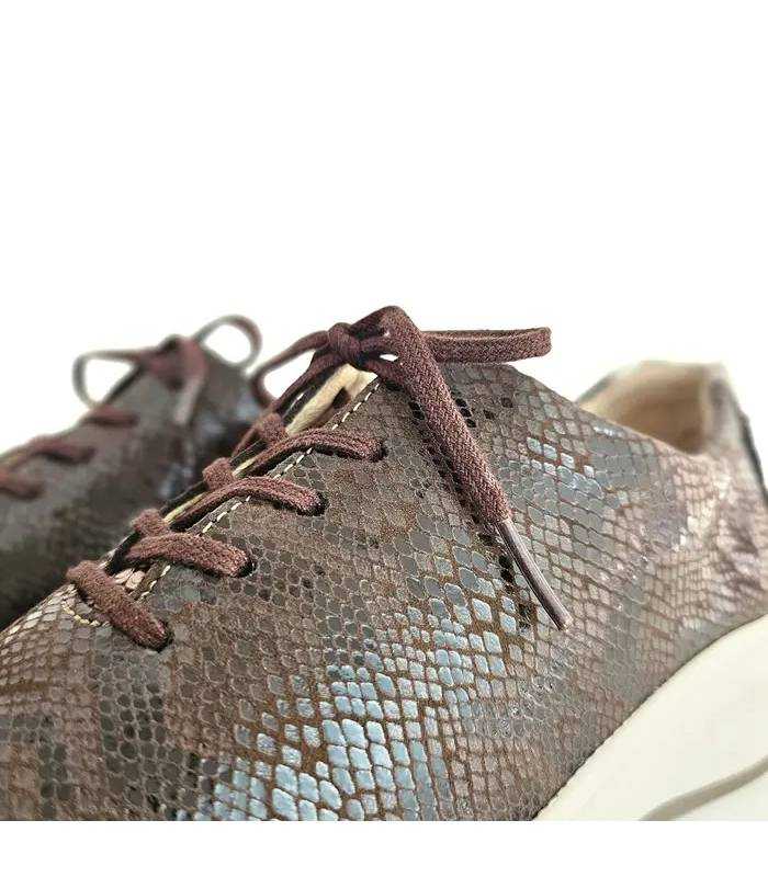 Detalle cordones zapatos mujer Suave animal print