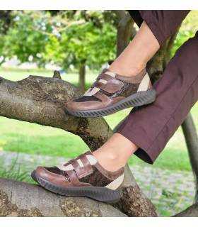 Zapatos mujer cómodos piel Suave puestos con pantalones marrones