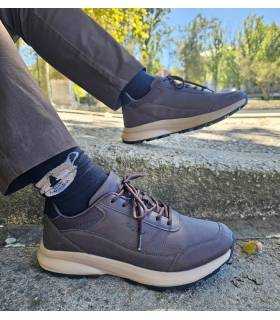 Zapatillas hombre plantilla extraíble Jhayber Tariq puestas copn pantalon marron