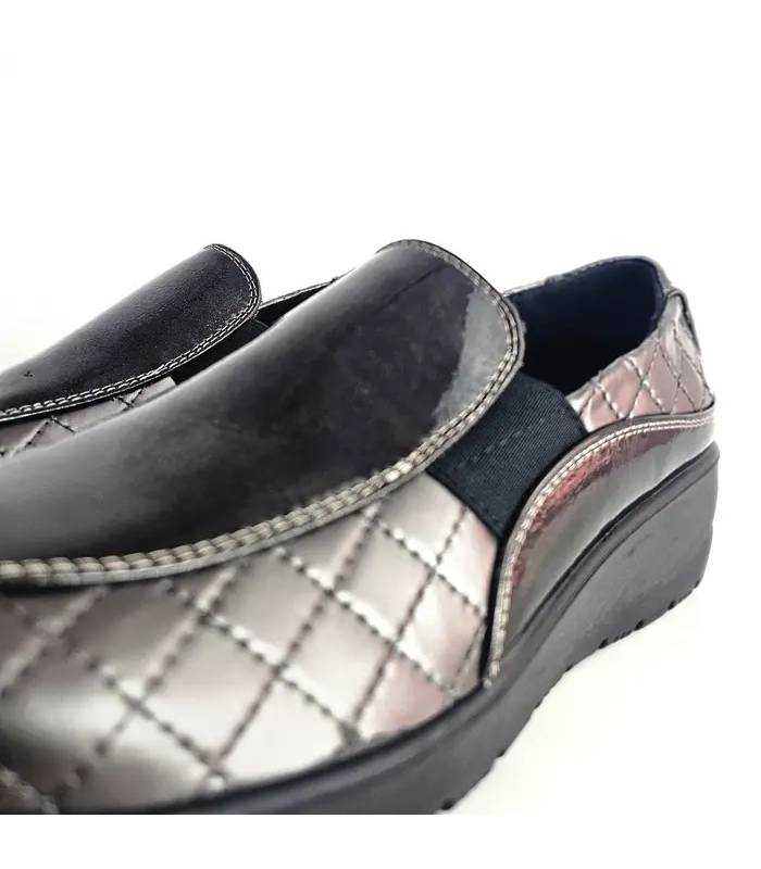 Detalle mocasines Doctor Cutillas mujer metalizados
