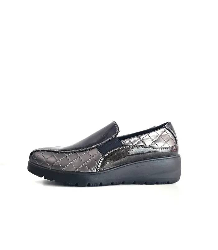 Perfil mocasines mujer horma ancha gris metalizado