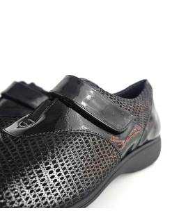 Detalle zapato Doctor Cutillas mujer con cierre de velcro