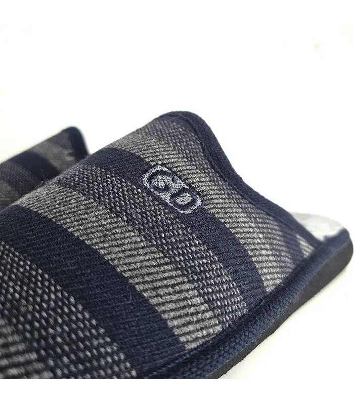 Detalle zapatillas Gomus hombre rayas azul gris