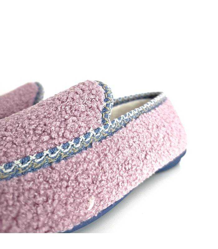 Detalle tejido rizado zapatillas mujer rosas