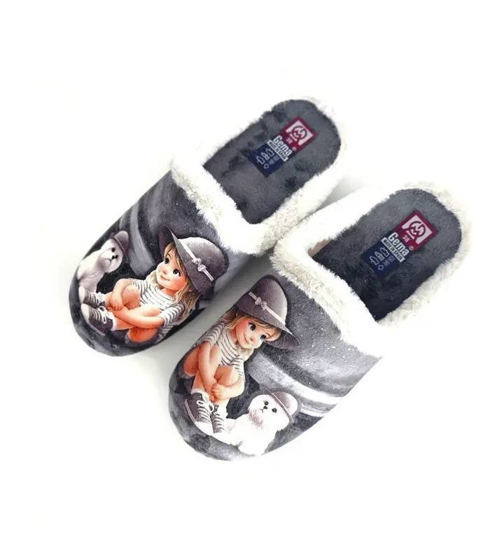 Zapatillas de casa mujer abiertas atrás Gema García con dibujo de niña y perro