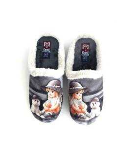 Vista superior zapatillas casa mujer dibujos niña y perro Gema García
