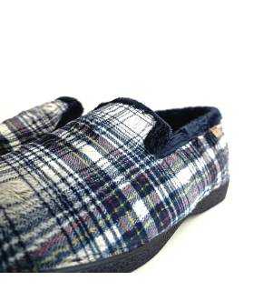 Detalle tejido cuadros azules zapatillas Cabrera hombre