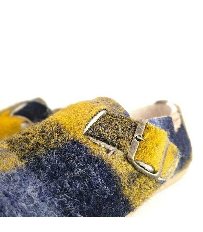 Detalle hebilla zapatillas Cabrera mujer cuadros invierno
