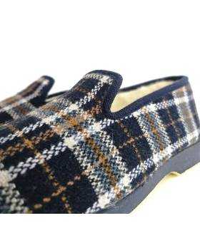 Detalle tejido cuadros zapatillas Pelusín hombre azul
