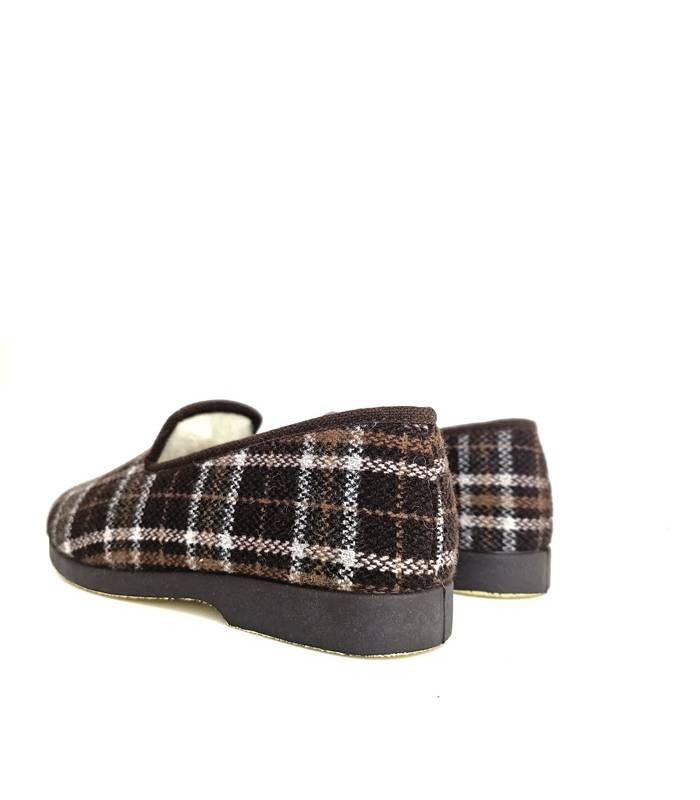 Vista trasera zapatillas Pelusín hombre cuadros marrón