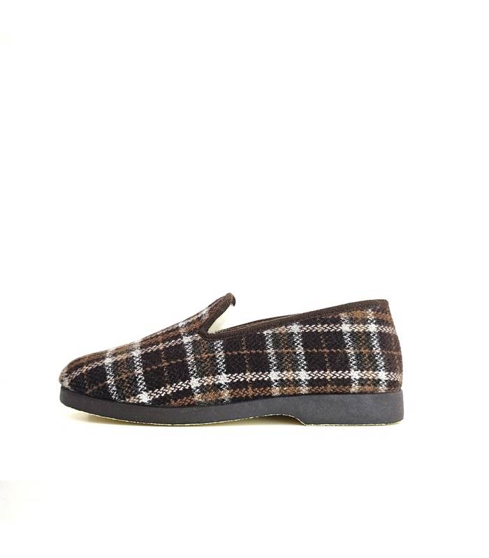 Perfil zapatillas casa hombre clásicas cuadros marrones