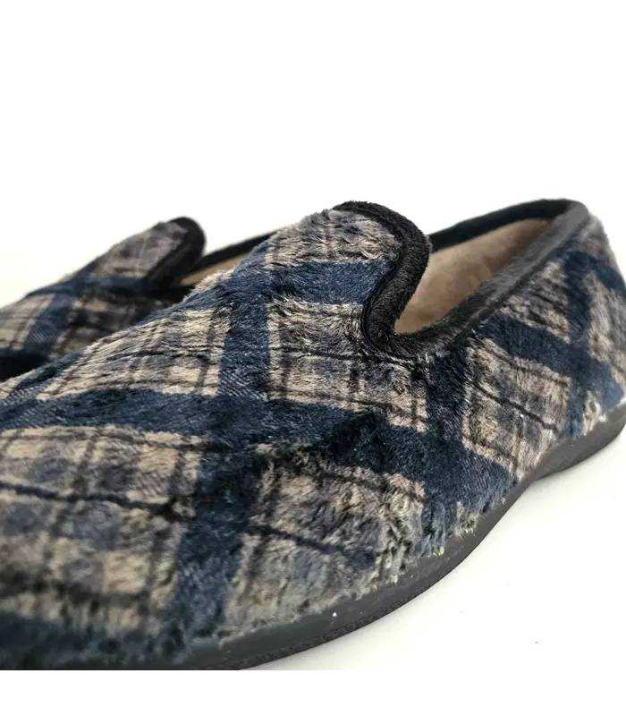 Detalle tejido suave de cuadros zapatillas Pelusín hombre