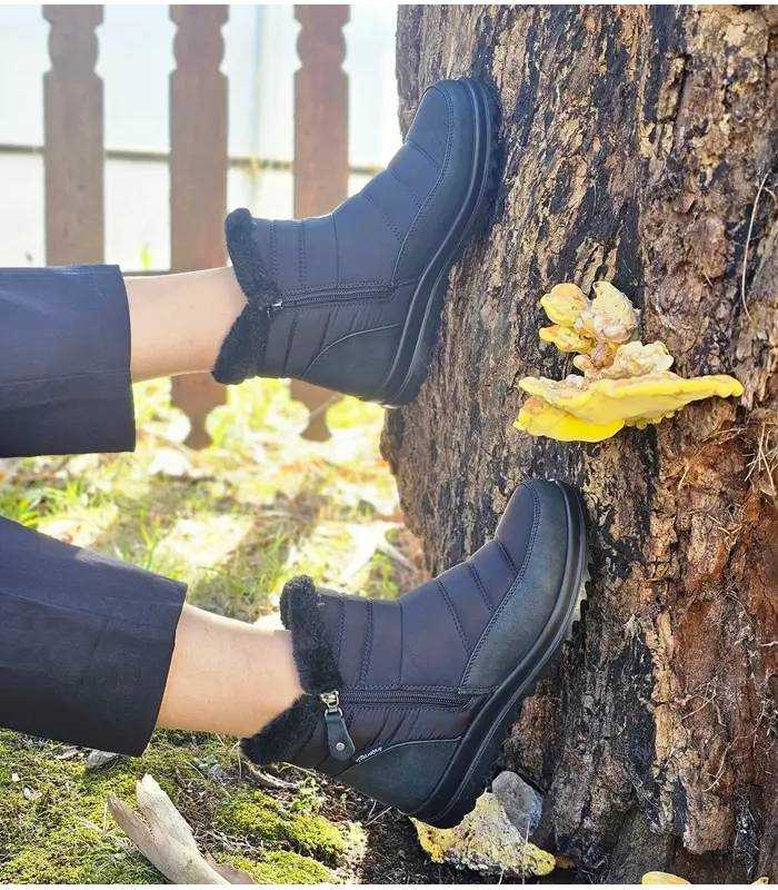 Botines Treintas mujer invierno negros con forro de pelo puestos