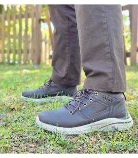 Botines Dockers hombre casual marrón oscuro con cordones puestas
