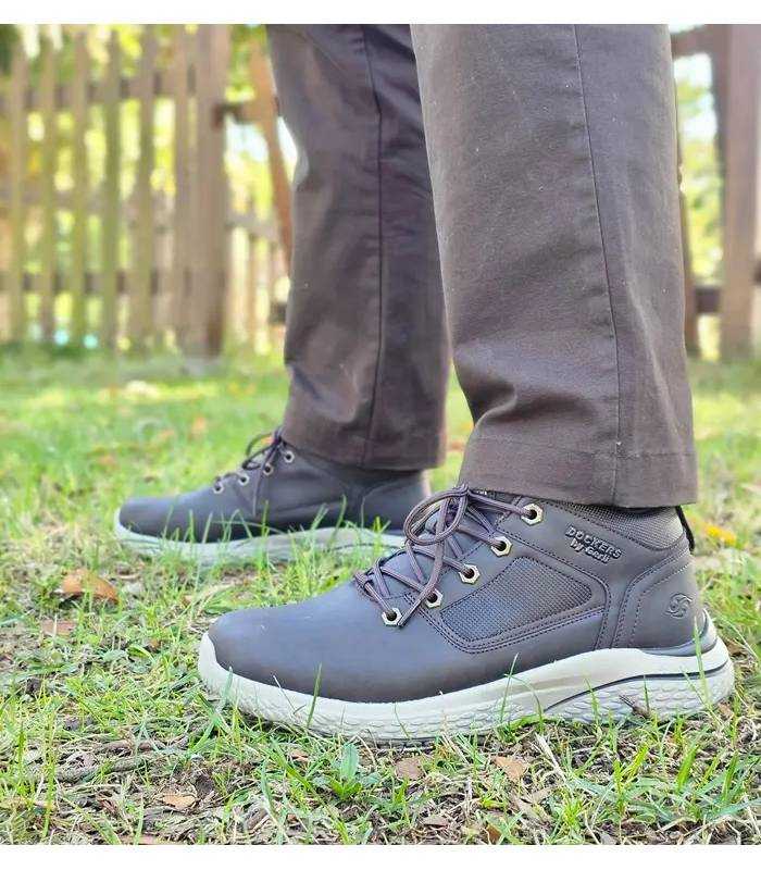 Botines Dockers hombre casual marrón oscuro con cordones puestas