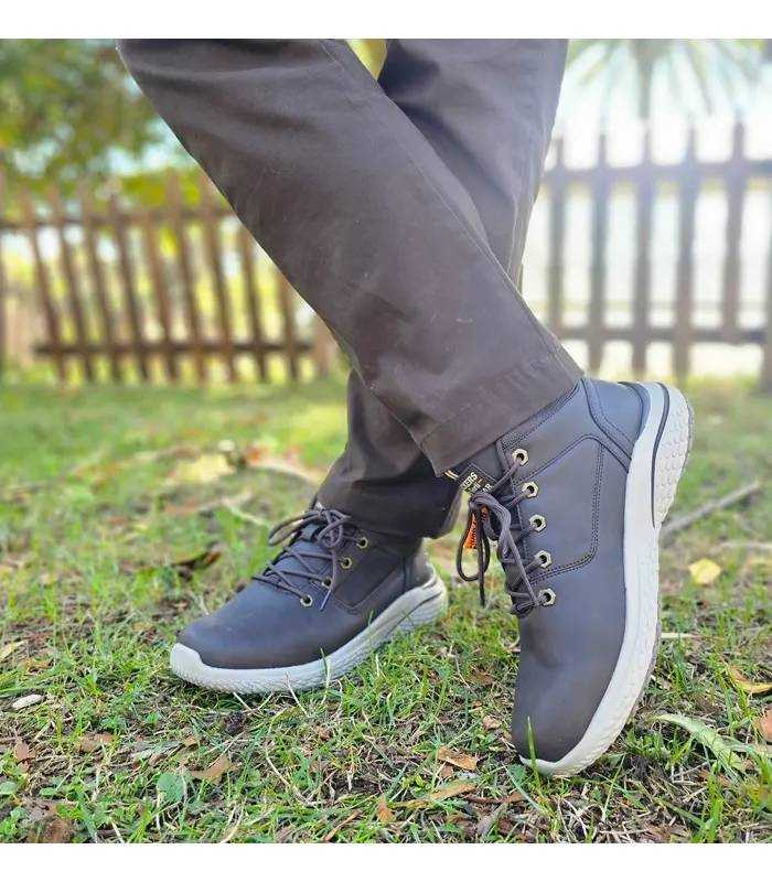 Botines Dockers hombre marrón oscuro  combinadascon pantalon marron puestas