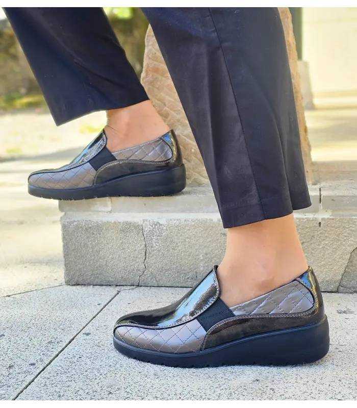 Mocasines mujer horma ancha Doctor Cutillas metalizados puestos